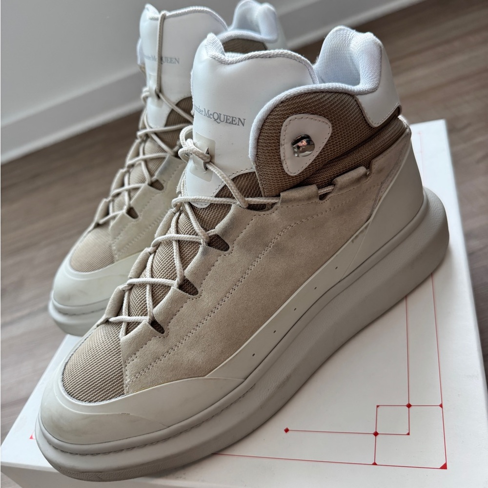 Alexander McQueen Men's Cream and White Sneakers - Picture 3 of 6